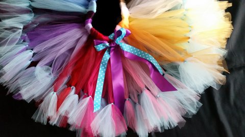 Tutu i regnbue med ekstra puf