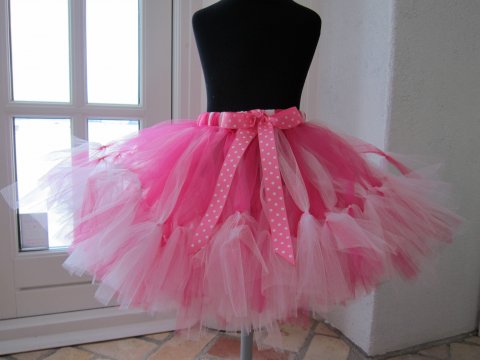 Pink og hvid med hvid puf